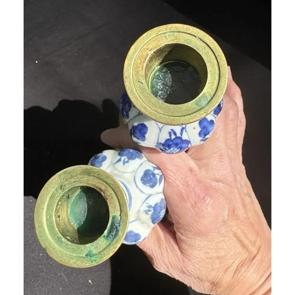 Vtg 1950’s Deft Floral Blue And White Ceramic And Brass Candlesticks Pair -A50